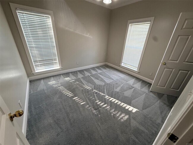 Building Photo - 601 Prairie View Dr