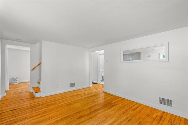 Building Photo - 567 Poplar St