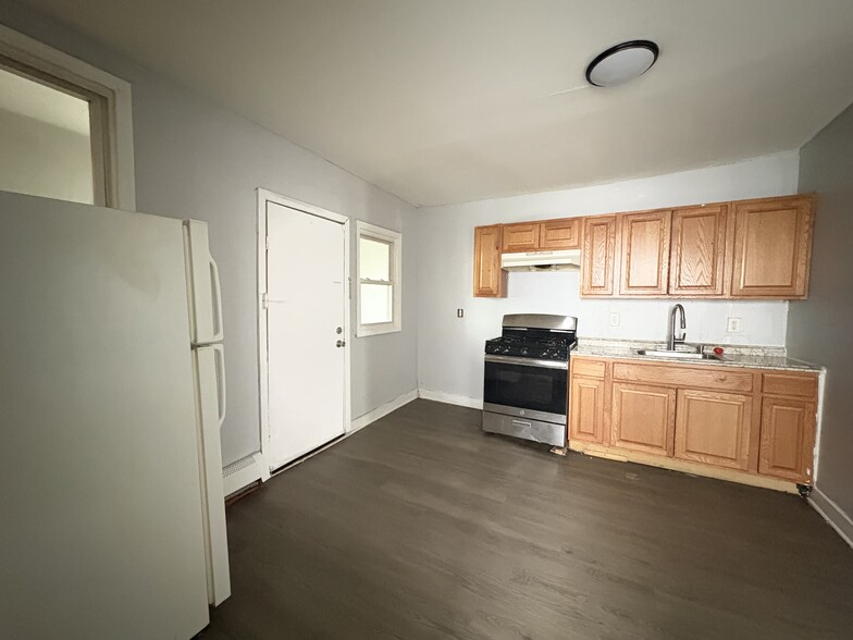 Primary Photo - 49 N 14th St
