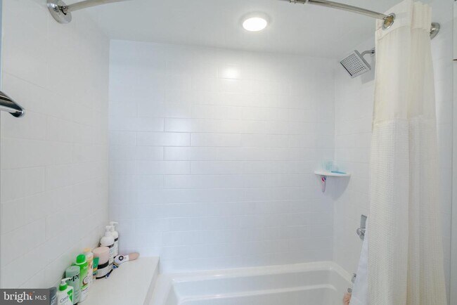 Building Photo - 811 N Bucknell St