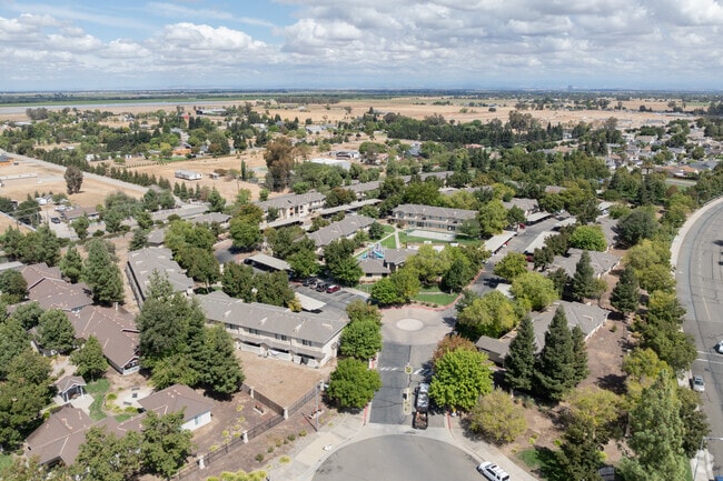 Context - Hudson Bay Apartments