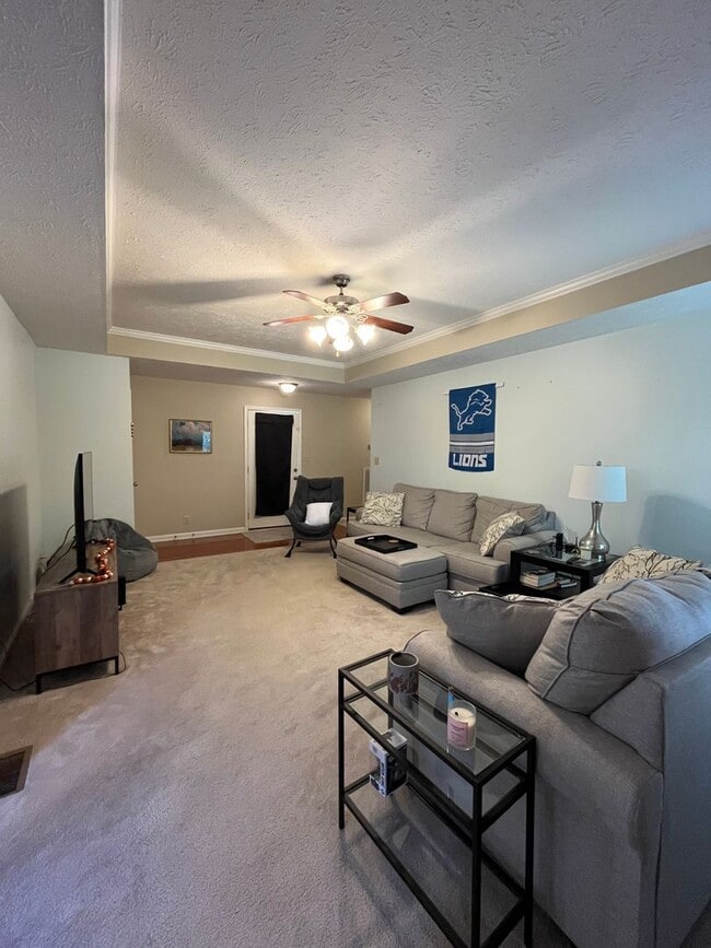 Building Photo - Charming 3-Bedroom Ranch in Prime Central ...