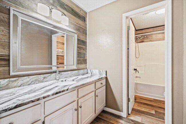 Building Photo - 3709 Seleste Dr