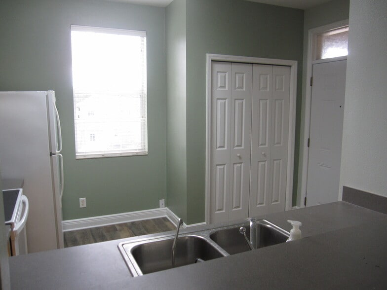Large pantry in kitchen - 6144 Abbott Station Drive