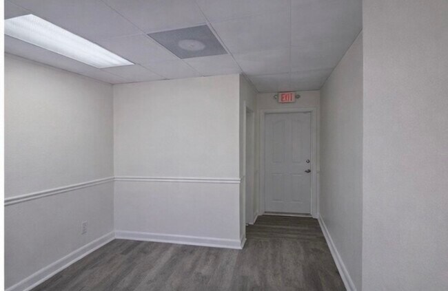 Building Photo - 2510 S MacDill Ave