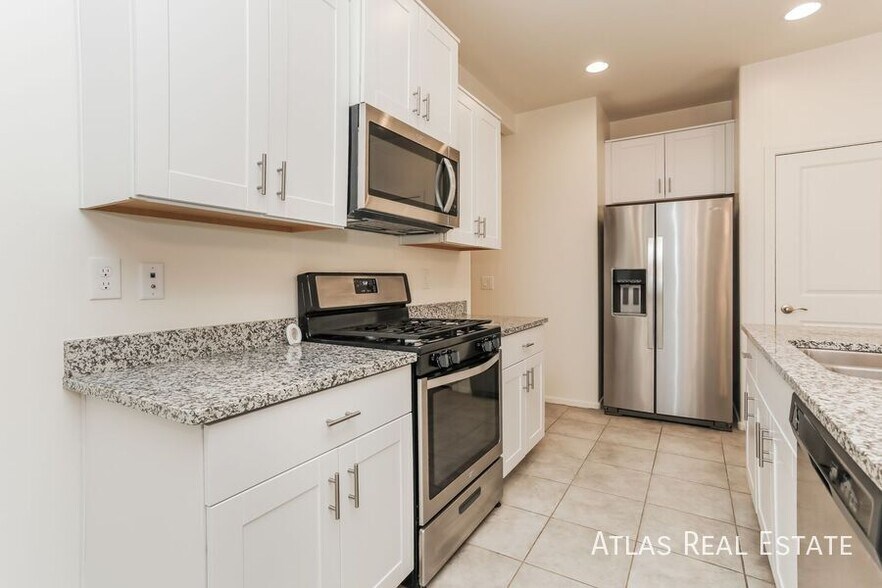 Building Photo - 10695 W Dickerson Dr