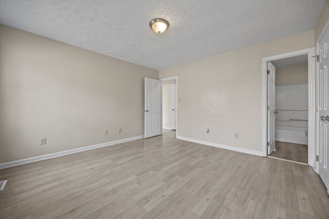 Building Photo - Updated Single Family Home in Fayetteville!