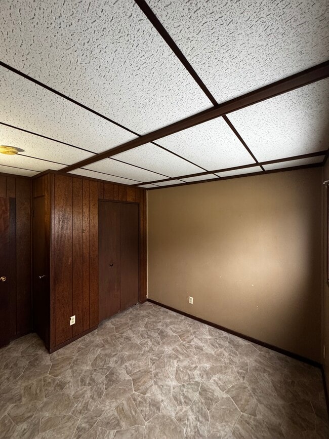 Building Photo - SR 15