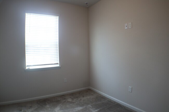 Building Photo - 5132 Sawmill Pt Wy