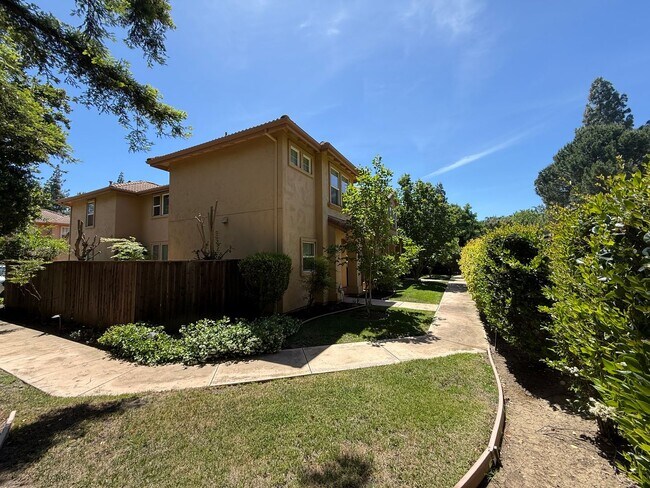 Building Photo - Charming Luxury Home near Downtown & Shopping