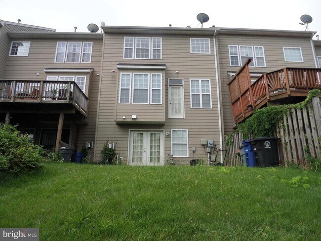 Building Photo - 836 Linfield Terrace NE