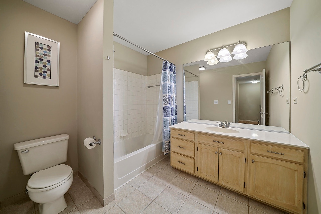 Building Photo - 20 Peach Tree Ln