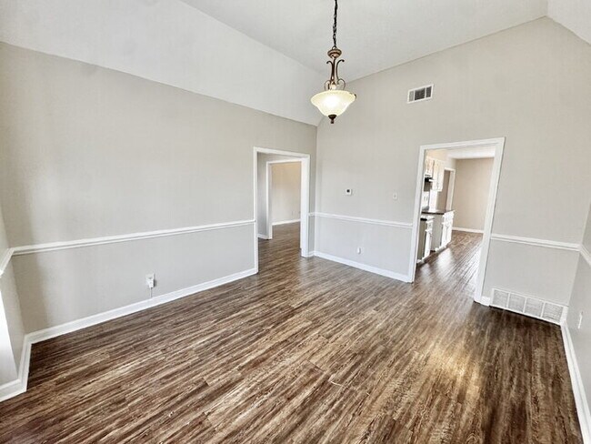 Building Photo - 8569 Kings Cross Cove