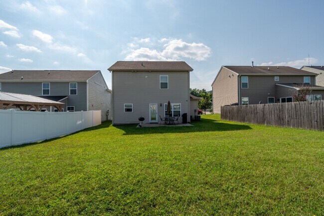 Building Photo - **WELL MAINTAINED, 2016-BUILT HOME IN DESI...