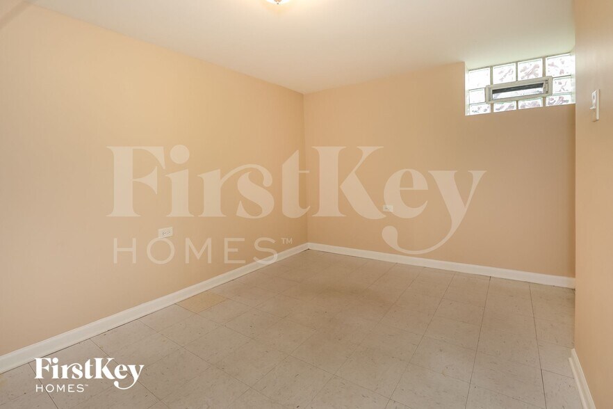 Building Photo - 461 Clyde Ave