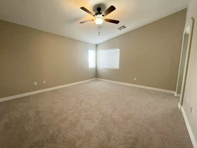 Building Photo - Inside the gated community townhouse