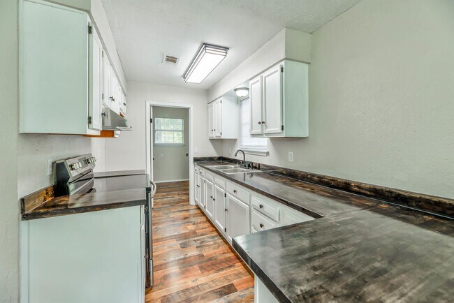 Building Photo - 156 CR 4430
