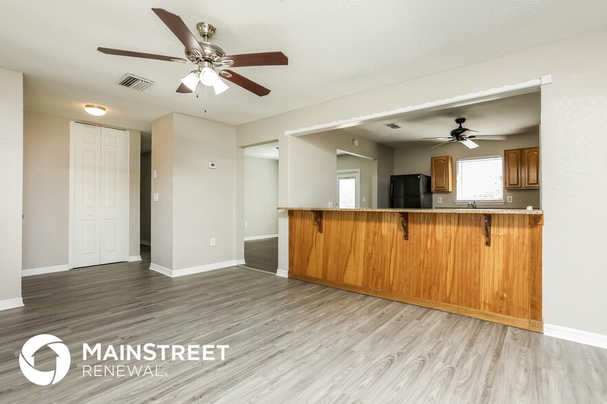 Building Photo - 1442 Lakecrest Dr