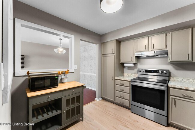 Building Photo - 320 Highwood Dr