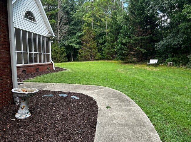 Building Photo - 11 W Deer Trail