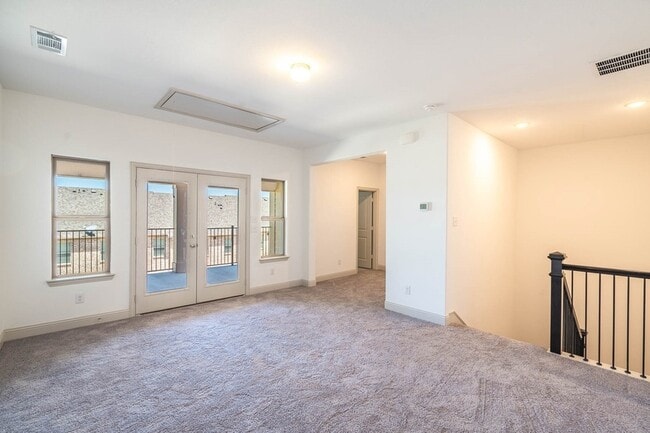 Building Photo - 6123 Blythe Dr