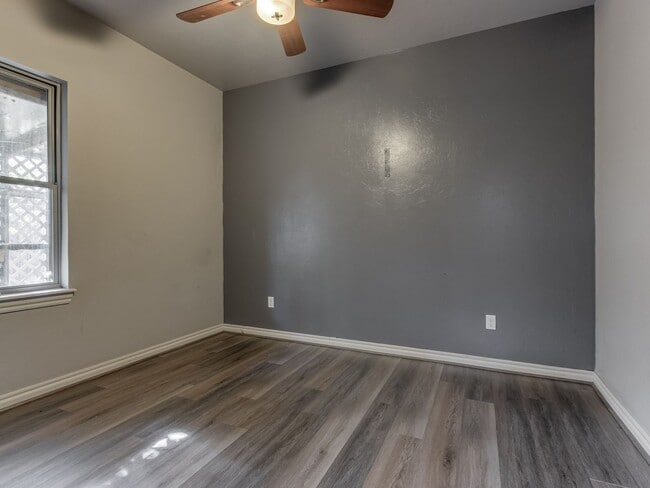 Building Photo - Newer Home + Putnam City Schools + 3 bedrooms