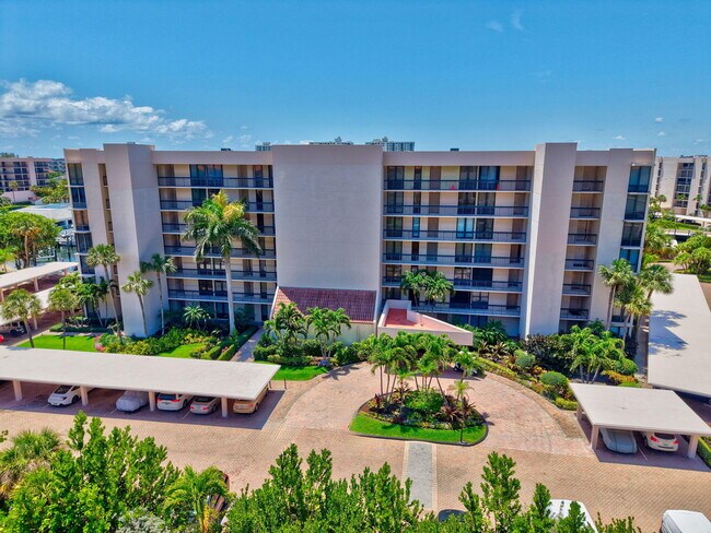 Building Photo - 2707 N Ocean Blvd