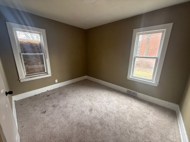 Building Photo - 15512 Mendota St