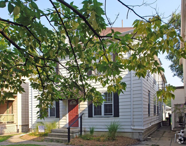 Building Photo - 72 E Blake Ave