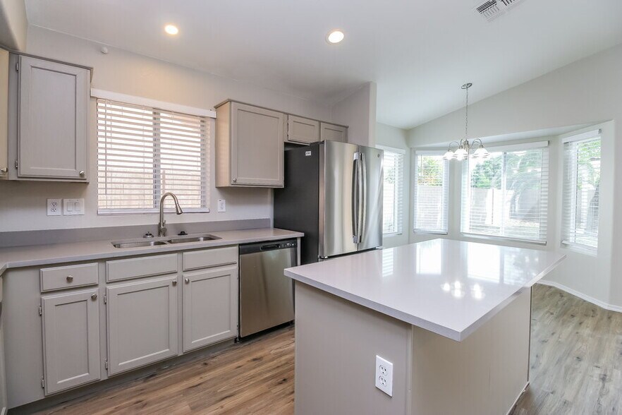 Building Photo - 6951 E Lomita Ave