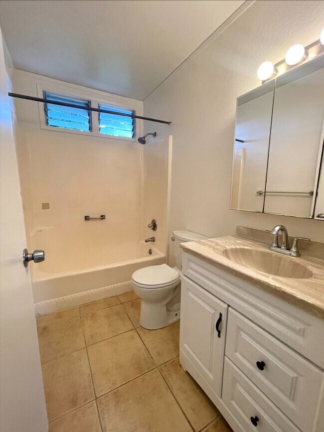 Building Photo - Townhouse Rental - 2 Bedroom, 1.5 Bathroom, 1 Parking in Waiau Gardens Kai!