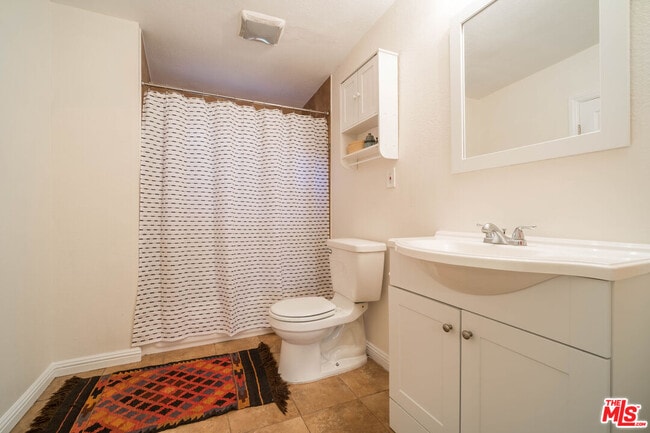 Building Photo - 1809 W 37th Pl