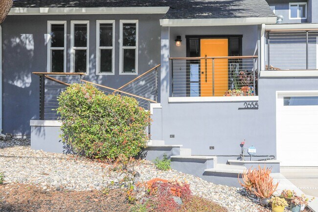 Building Photo - Stunning East Richmond Heights Home!