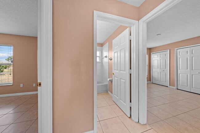 Building Photo - 4 Bedroom 3 Bath Home - Kissimmee ~ Southport Bay Community