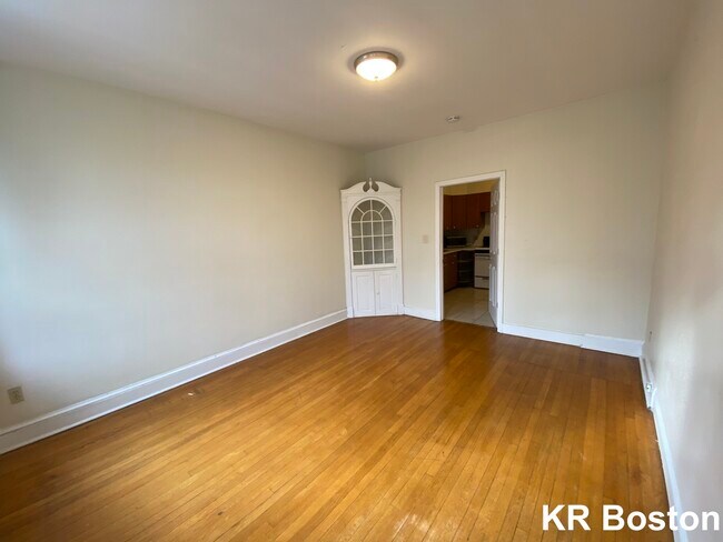 Building Photo - 1002 Beacon St