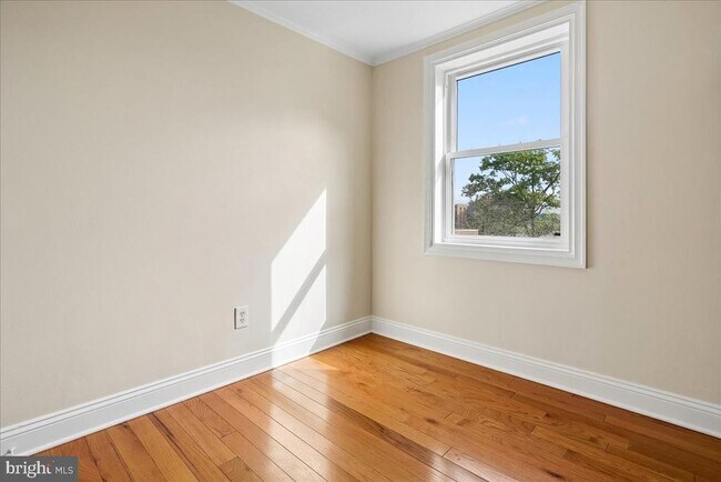 Building Photo - 223 Burgess Ave
