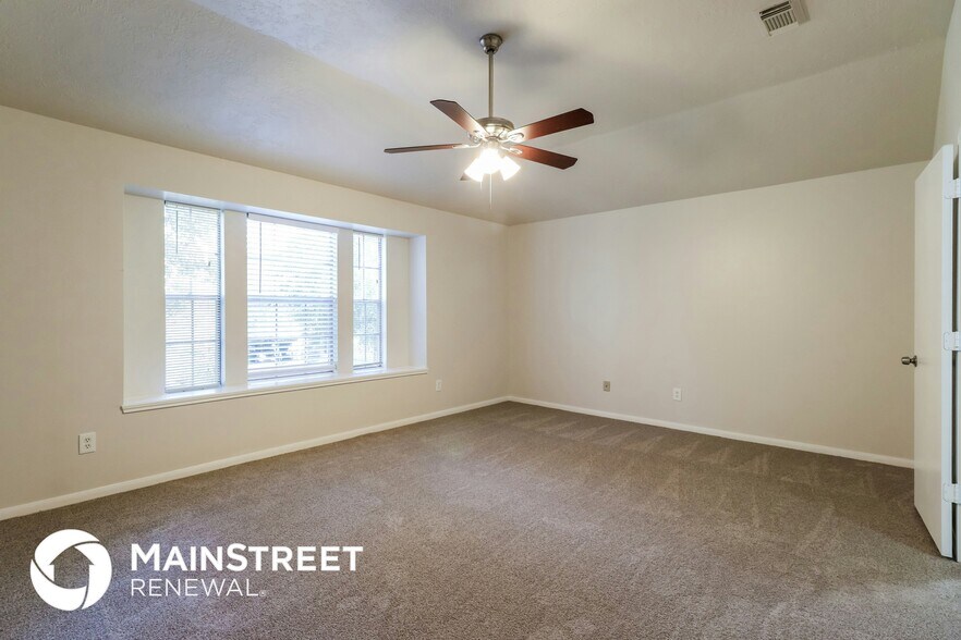 Building Photo - 18442 Hollow Oaks Cir