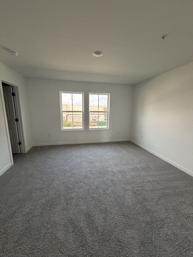 Building Photo - 228 Clement Lp
