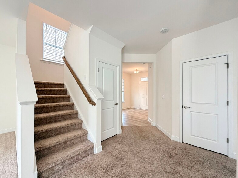 Building Photo - 563 Whitley Ridge Dr
