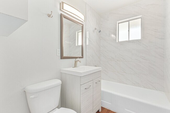 Building Photo - Renovated 2 bed | 1 bath - Central Tempe Location!