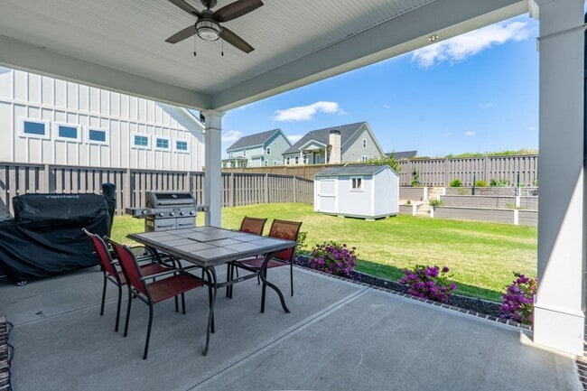 Building Photo - 3067 Rosewood Dr