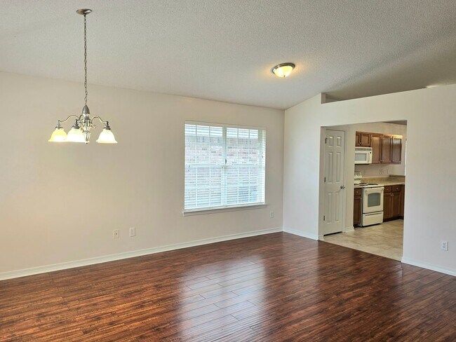 Building Photo - Spacious 4-Bedroom Home