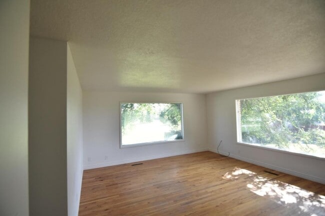 Building Photo - 1225 Melody Dr