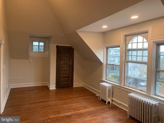 Building Photo - 1304 N Clayton St