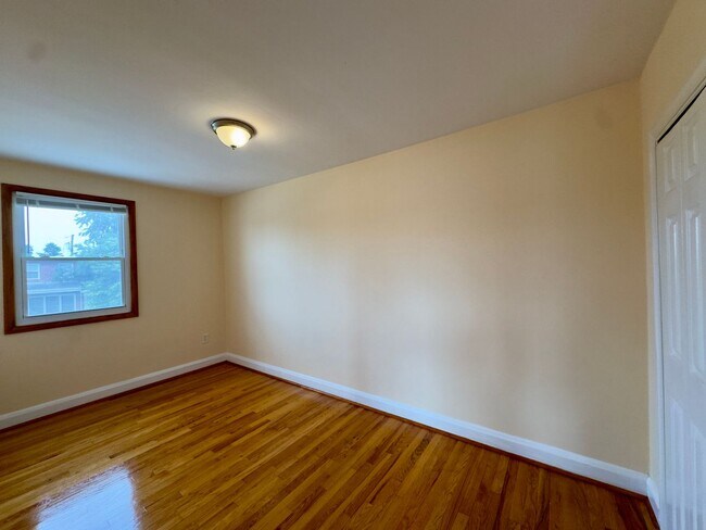 Building Photo - 1243 S Grantley St