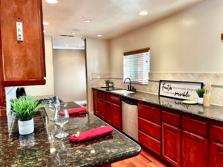 Building Photo - 8781 La Grand Ave