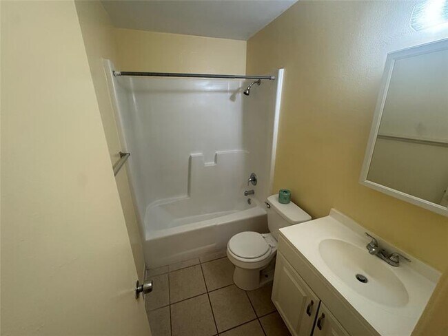 Building Photo - 5162 NE 6th Ave