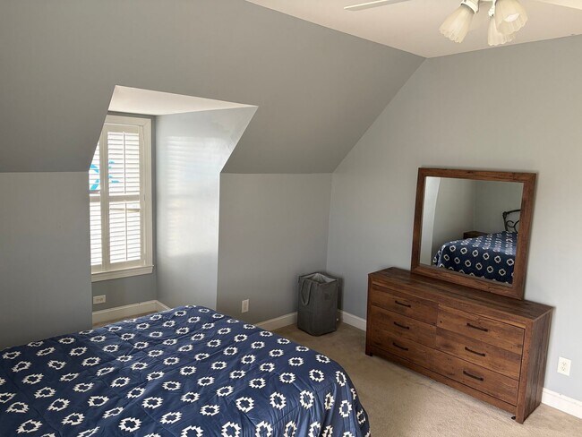 Building Photo - Spacious 5BR House in Oak City