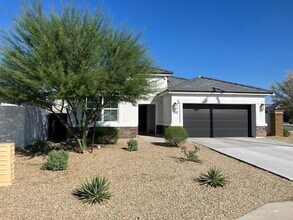 Building Photo - Modern 4-Bedroom Ranch-Style Corner Lot Home - *RENT SPECIAL*