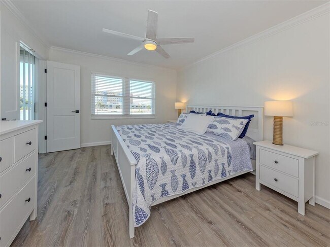 Building Photo - 1400 Tarpon Center Dr